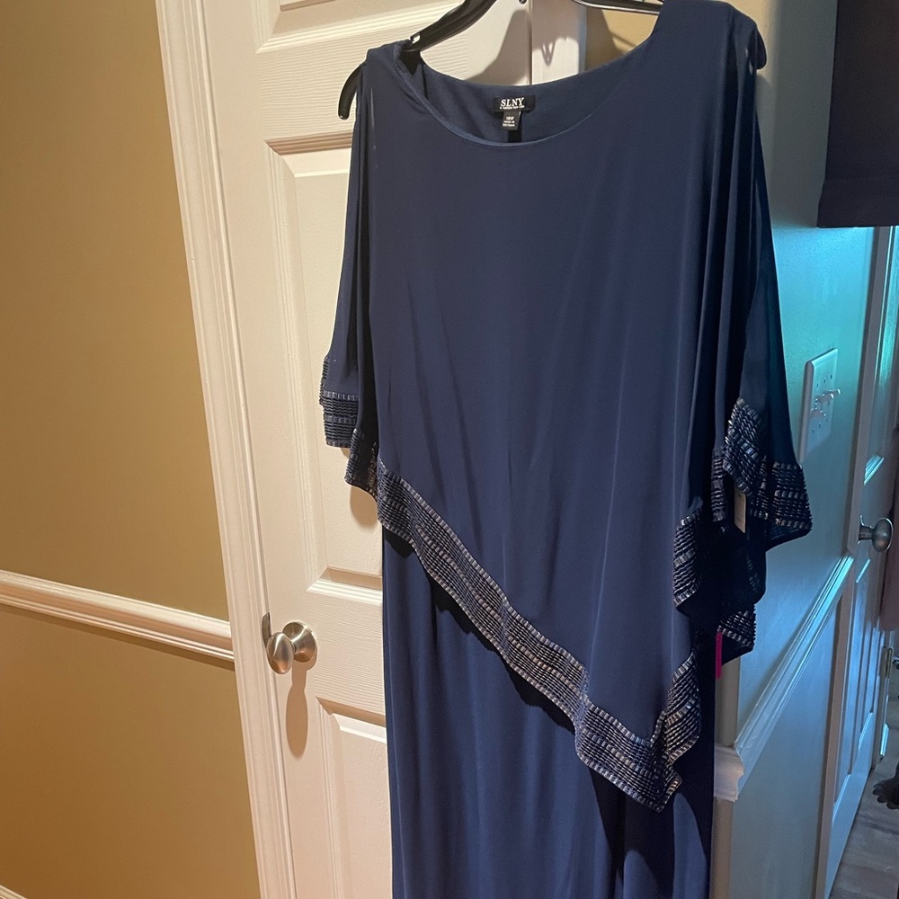 Purchased at Belk. Size 18w. Almost floor length.Very flattering.New with tags.